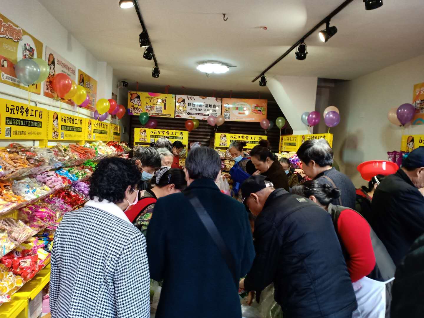 四川資陽開一家零食加盟店利潤有多少？賺錢嗎？